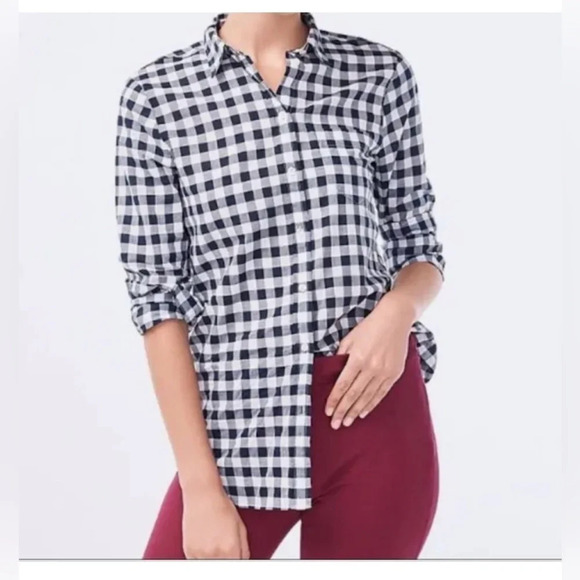 J crew Womans buffalo plaid. Navy/white
Button down,Size small. Good condition - Picture 1 of 5